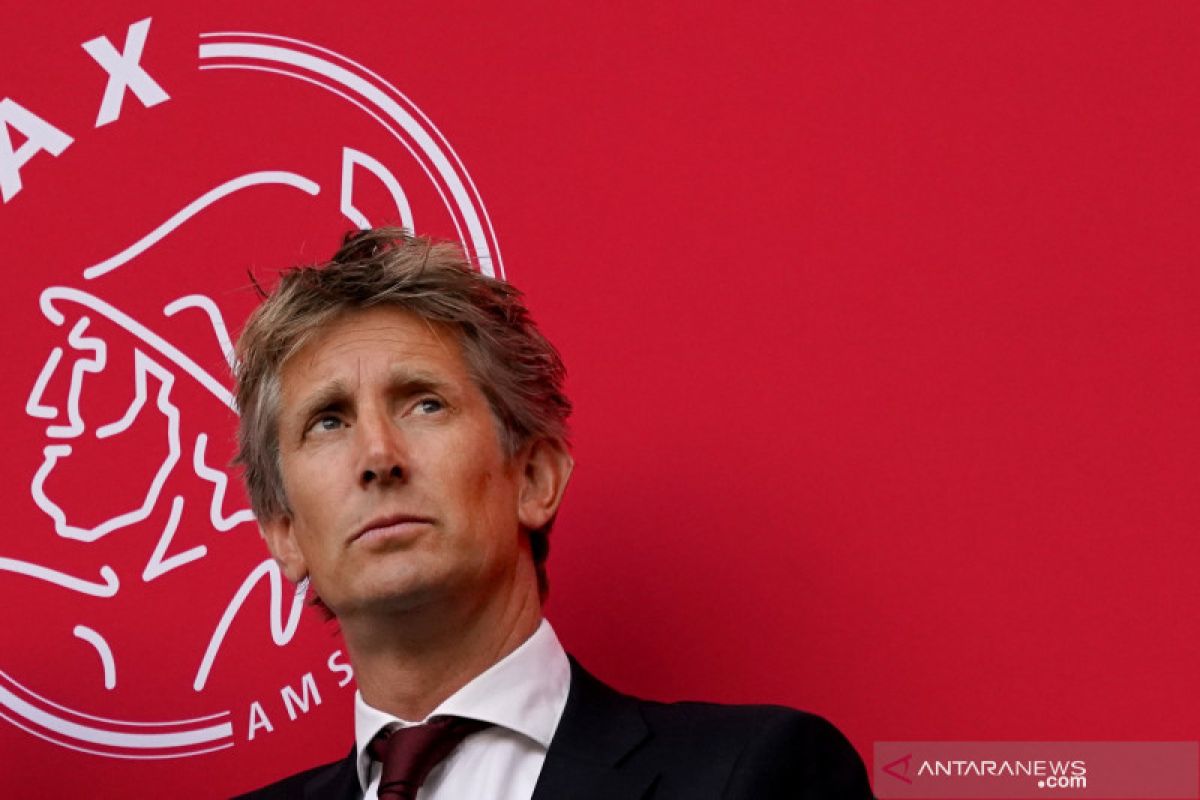 van der Sar tertarik gabung kembali ke MU