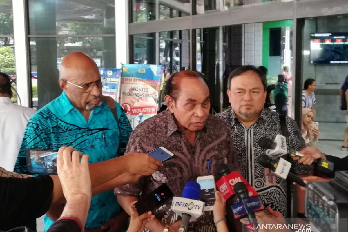 Freddy Numberi ingatkan masyarakat Papua mewaspadai provokasi