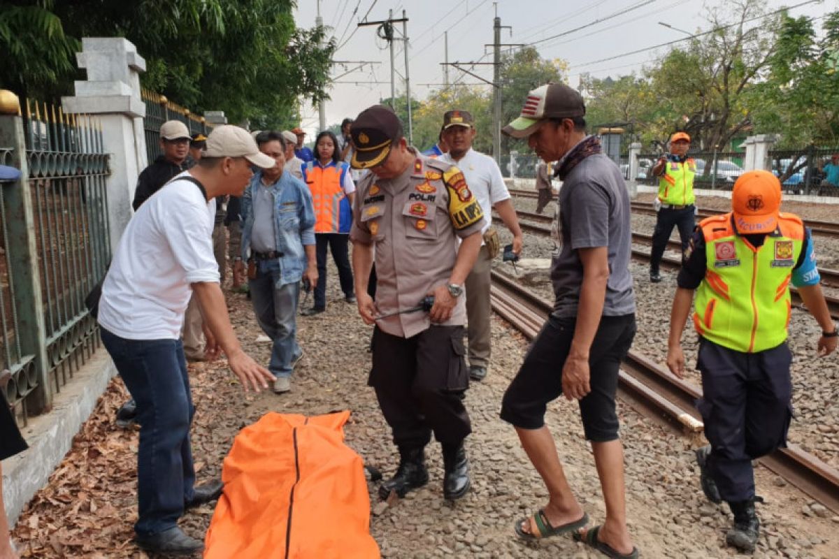 Bocah 10 tahun tewas tertabrak KRL