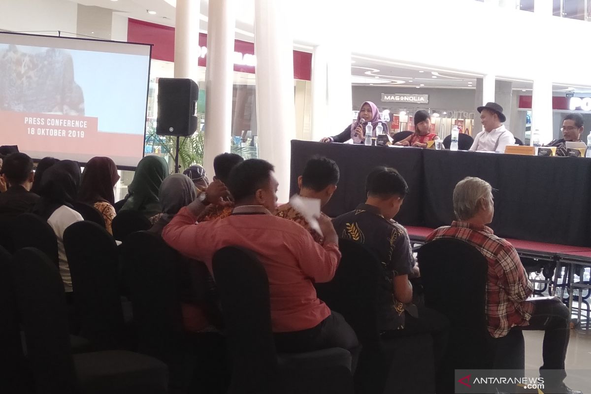 Puluhan desainer pamerkan koleksi di "Karawang Fashion Culture"