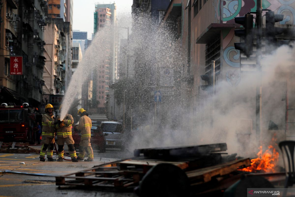 Gedung permukiman di Hong Kong terbakar, tujuh tewas