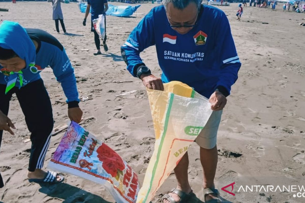 LDII Kota Makassar komitmen mengurangi sampah plastik di laut