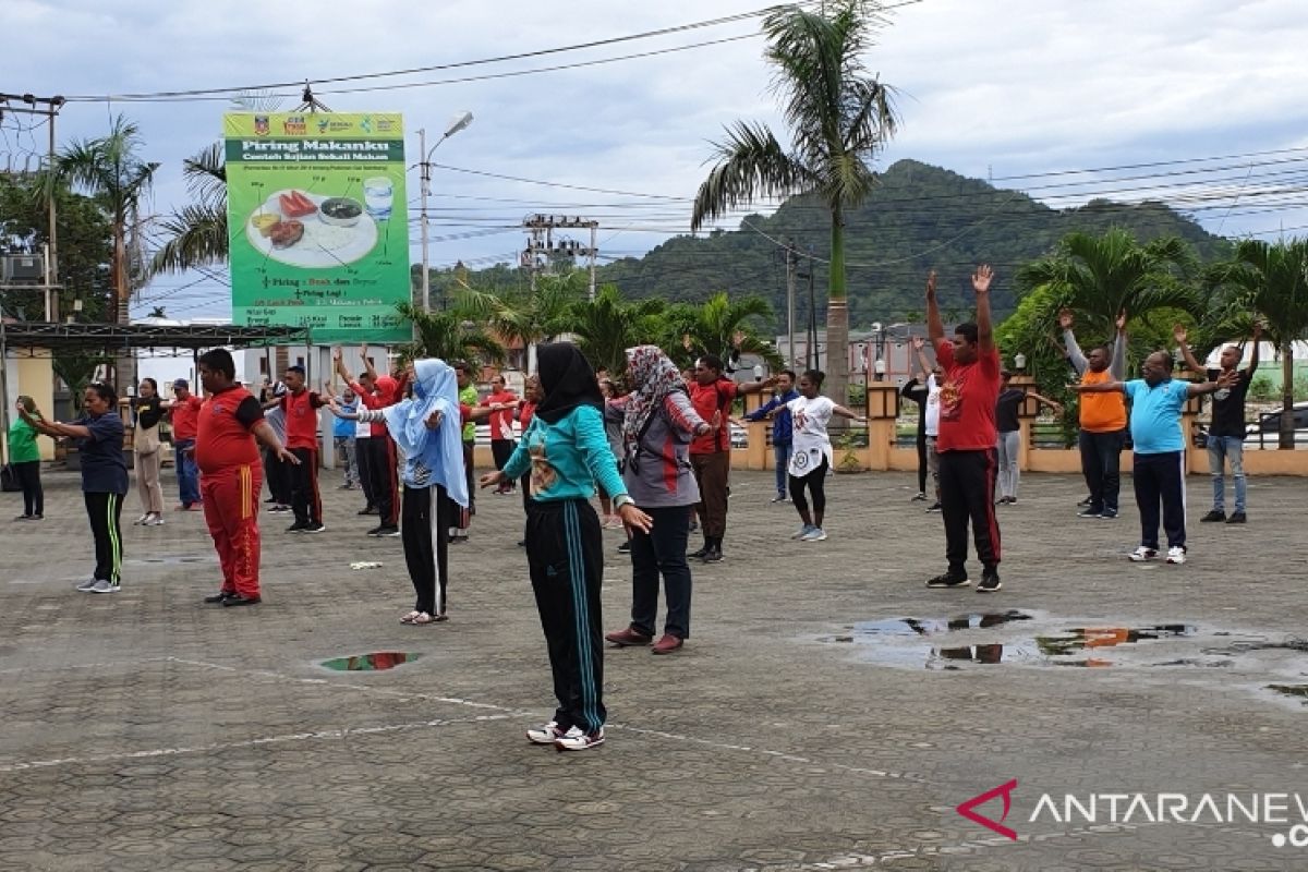 Dinkes Papua-Kelompok Cipayung gelar senam sehat-donor darah sambut sumpah pemuda