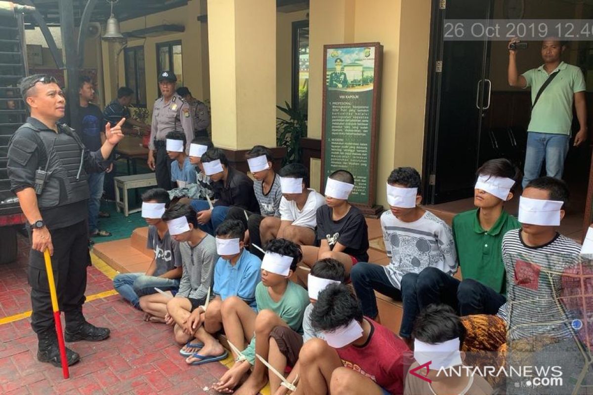 Polisi buru tersangka pembacok pada tawuran anak