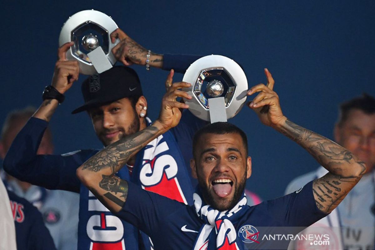 Alves sebut Neymar punya kepekaan seperti anak kecil