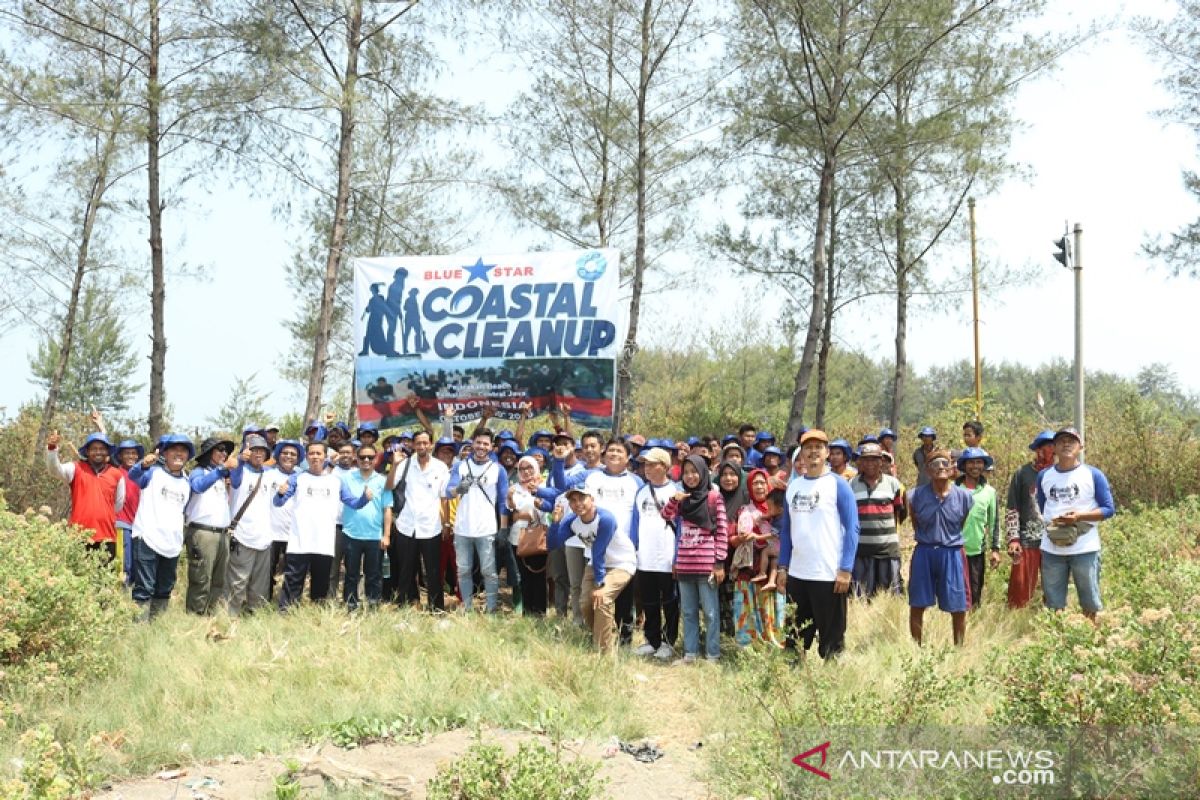 3 ton sampah berhasil diangkat dari Pantai Pejarakan Pemalang