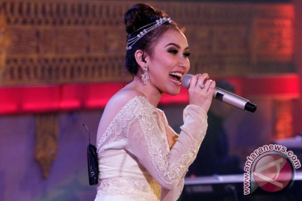 Ayu Ting Ting akui tak izinkan anaknya jadi artis cilik