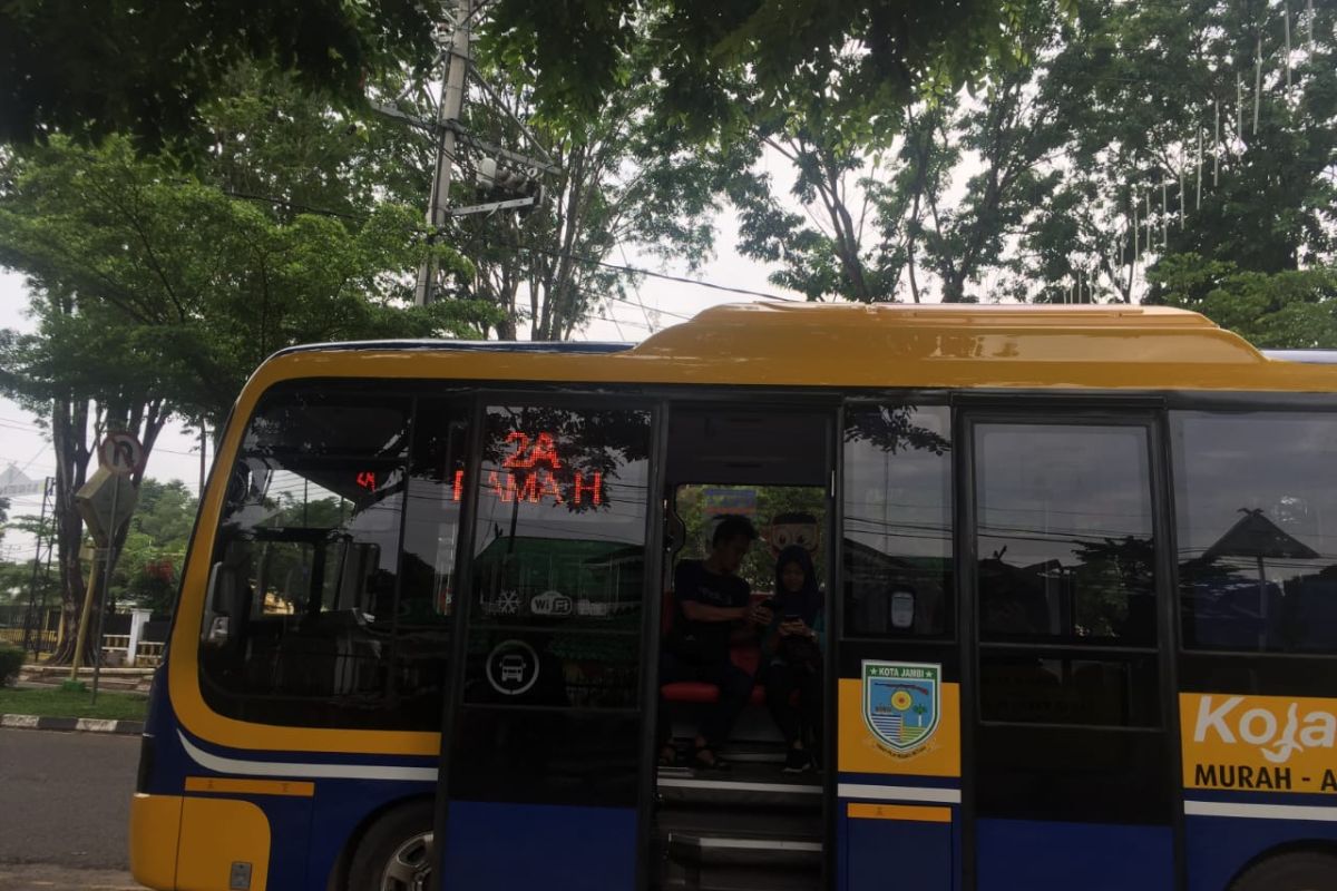 Bus ini bikin penasaran warga Jambi