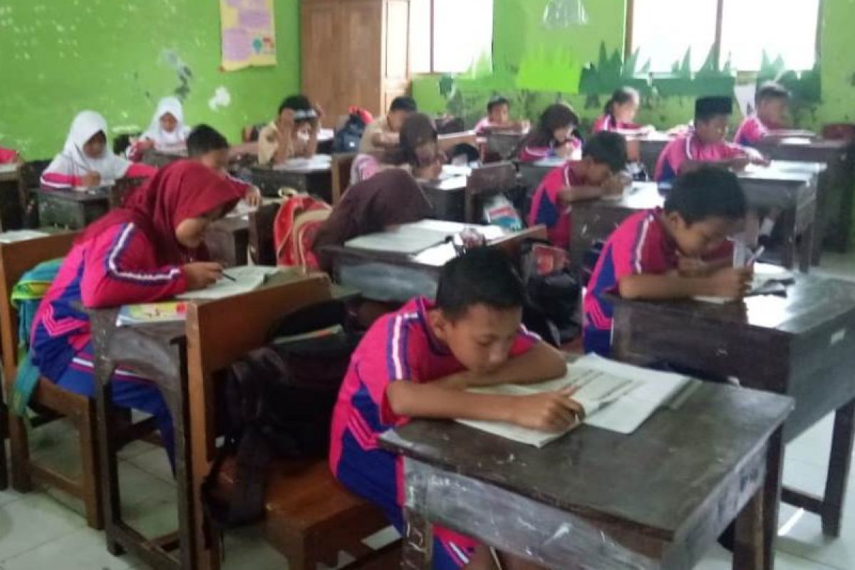 Program Literasi, wujudkan siswa SDN 02 Jeruklegi gemar membaca