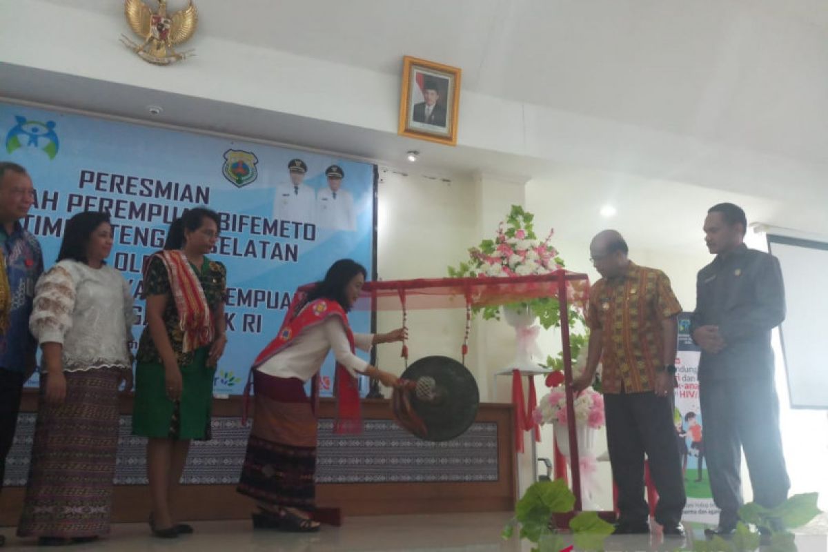 Menteri Puspayoga resmikan sekolah perempuan di SoE