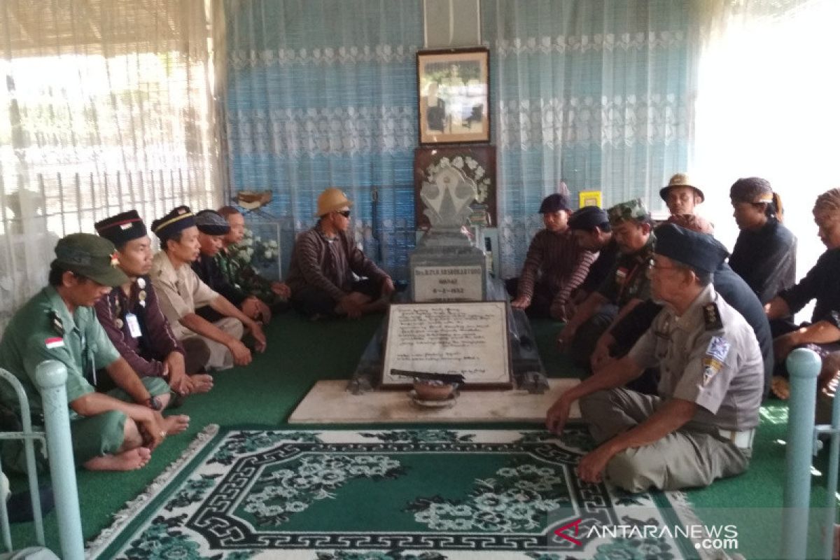 Sedulur sikep ikut peringati Hari Pahlawan dengan ziarah