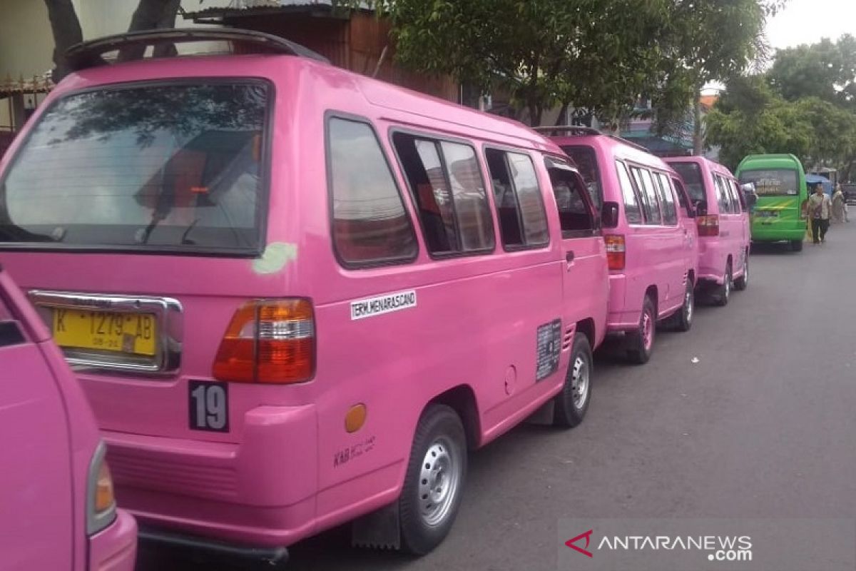 Angkot Kudus tuding ojek daring penyebab sepi penumpang