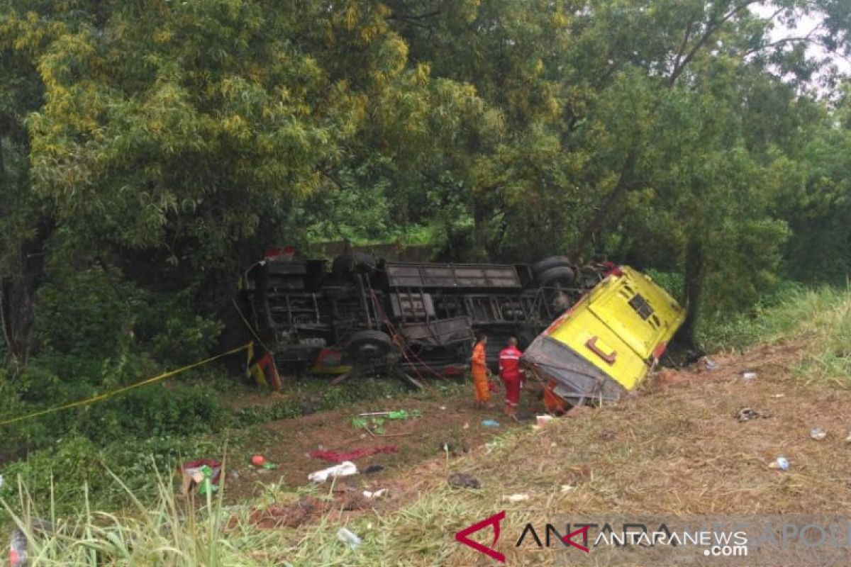 Kronologi kecelakaan maut di Tol Cipali, sopir Bus Sinar Jaya diduga mengantuk