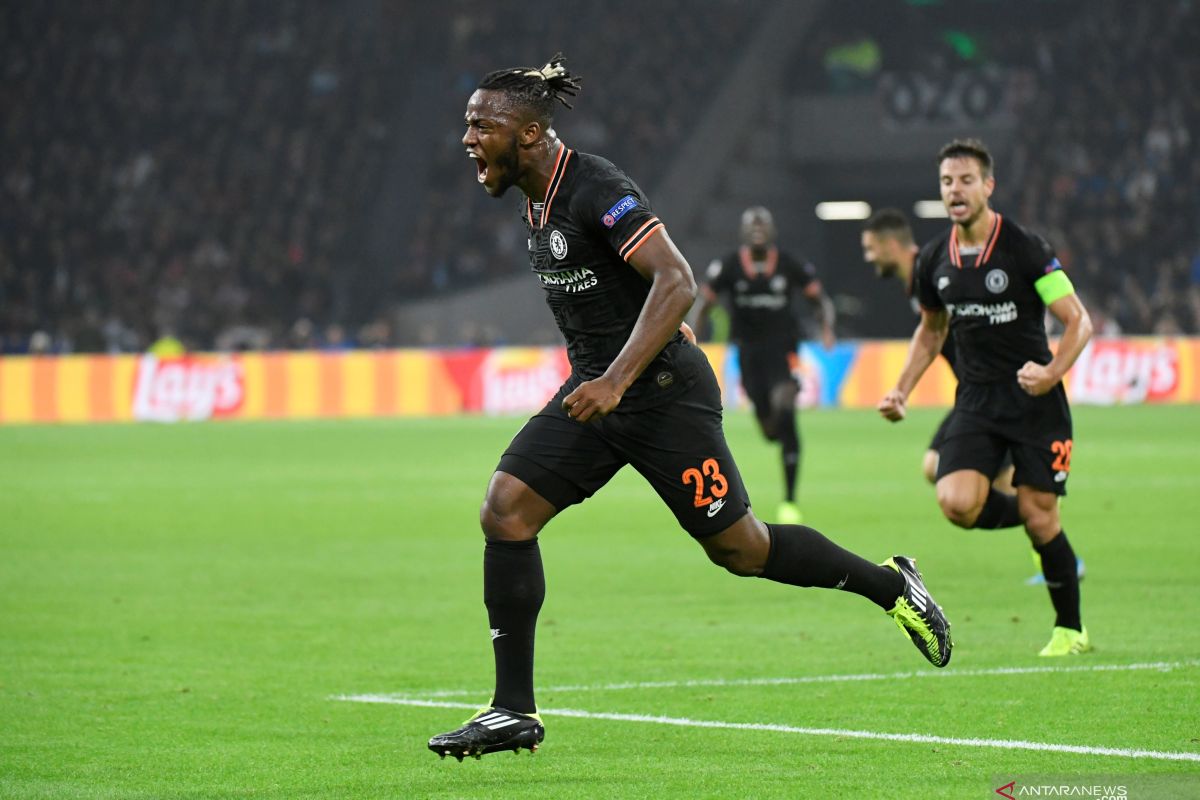 Batshuayi ingin bertahan di Chelsea