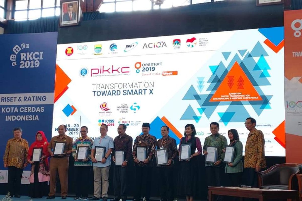 Manado terima penghargaan smart city