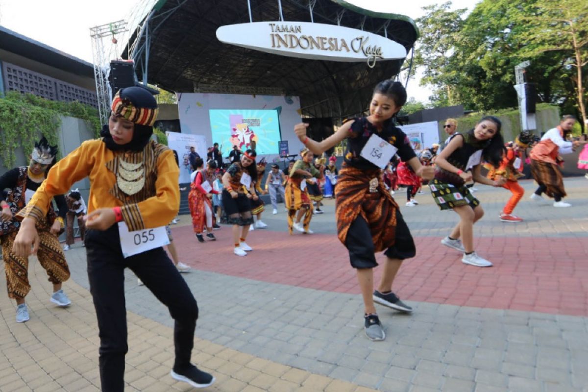 Lestarikan kebudayaan, 500 penari ikuti Indonesia Menari 2019 di Semarang