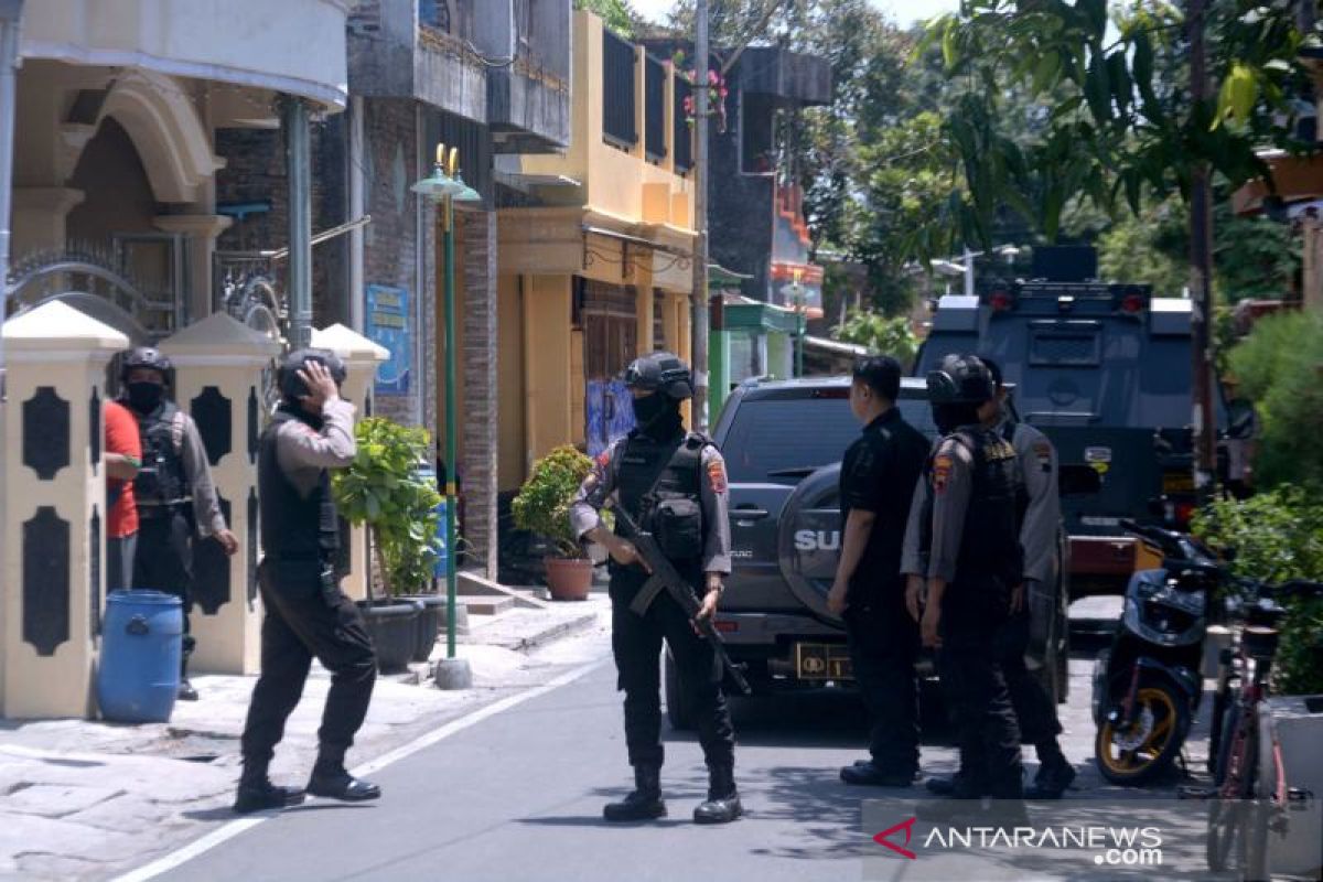 Densus tangkap ustad JM di Pajang Solo