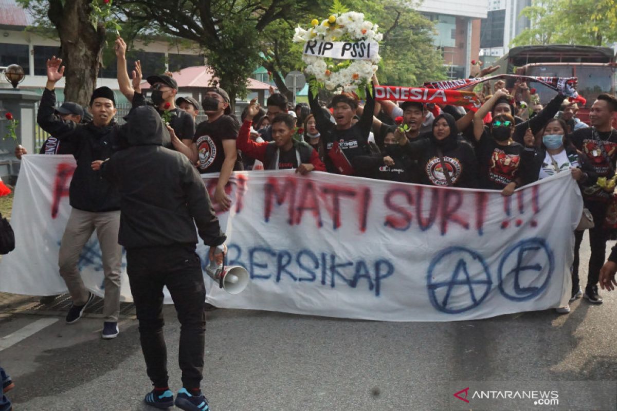 Aliansi Suporter Indonesia unjuk rasa di Stadion Bukit Jalil