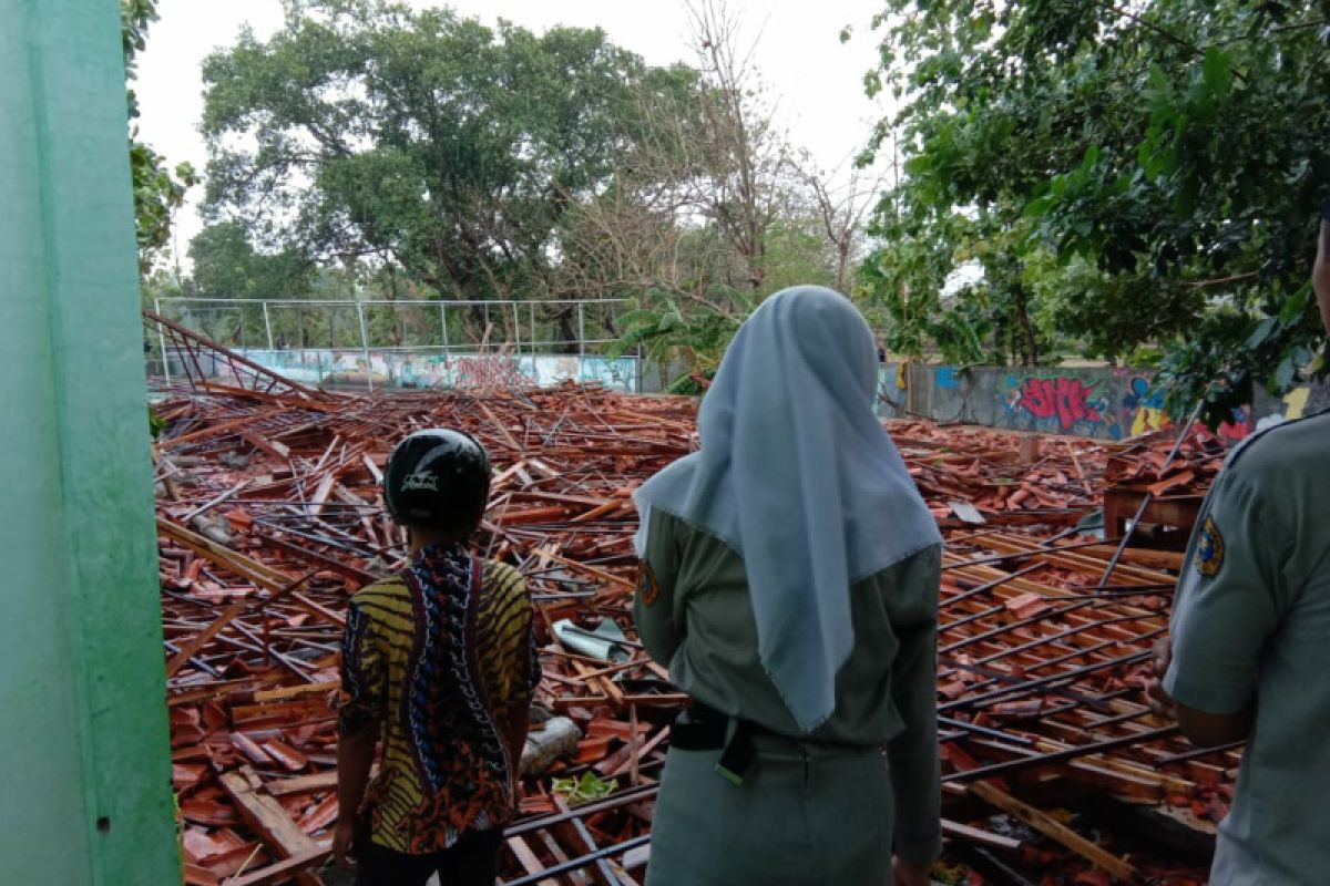 Hujan deras disertai angin kencang lukai 22 siswa SMK Sragen