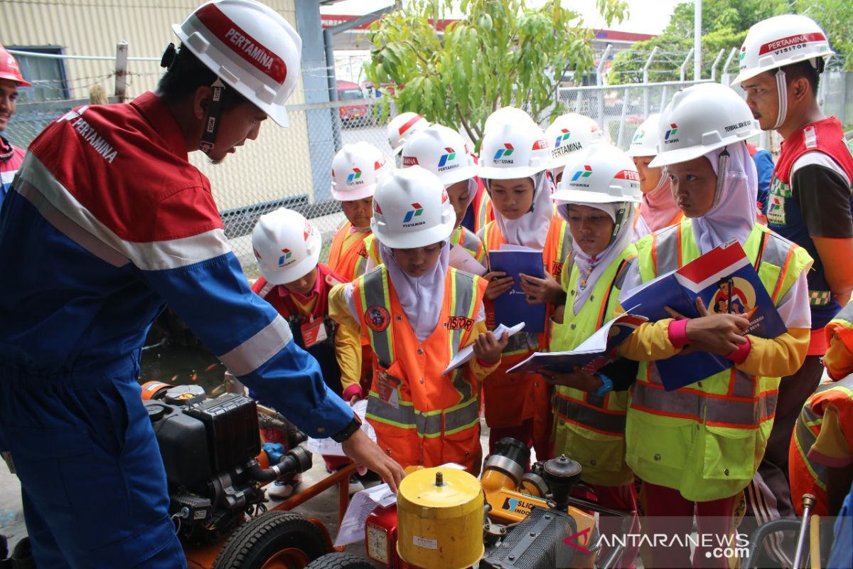 Pertamina ajak murid SD Pekanbaru kunjungi Fuel Terminal Sei Siak