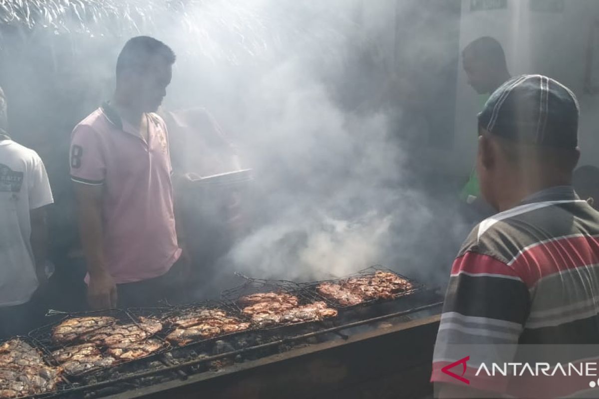 Isu bangkai babi, omset pedagang ikan turun 80 persen