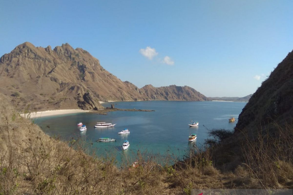 Menikmati suasana penjelajahan alam dan wisata laut di Labuan Bajo