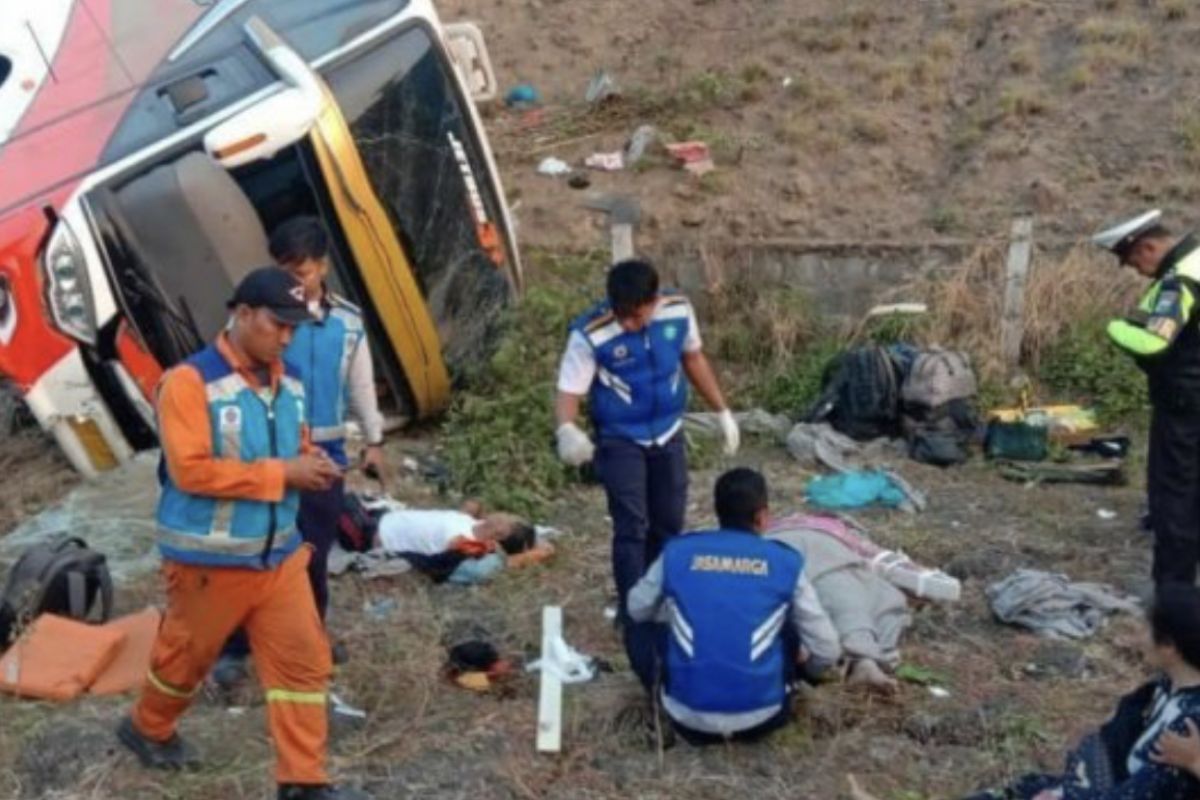 Korban tewas Bus Kramat Djati di Tol Sumo bertambah