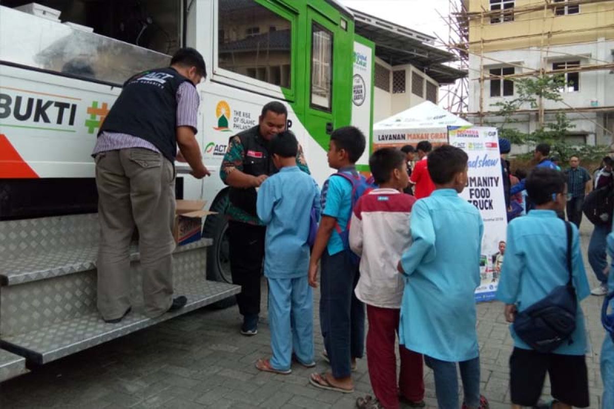 Humanity Food Truck 2.0 di Purwokerto berbagi hidangan