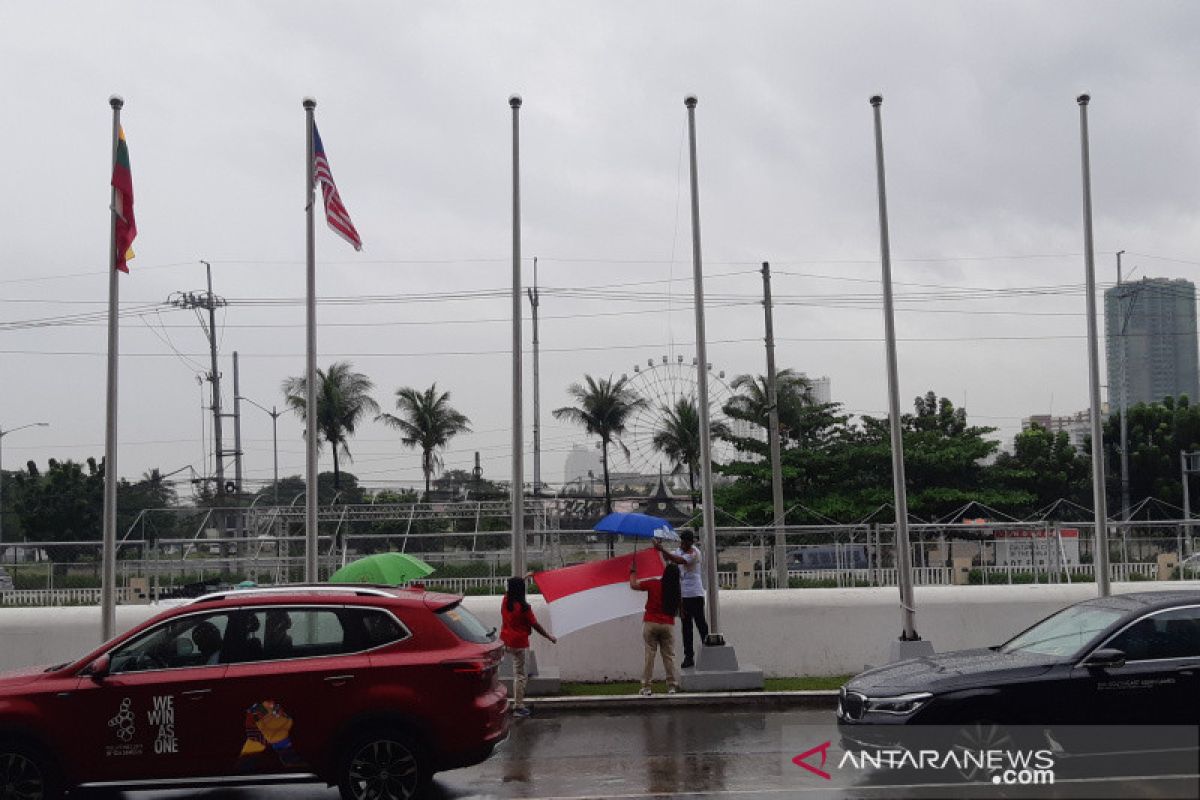 Hujan dan angin kencang melanda Manila, bendera kontingen SEA Games diturunkan