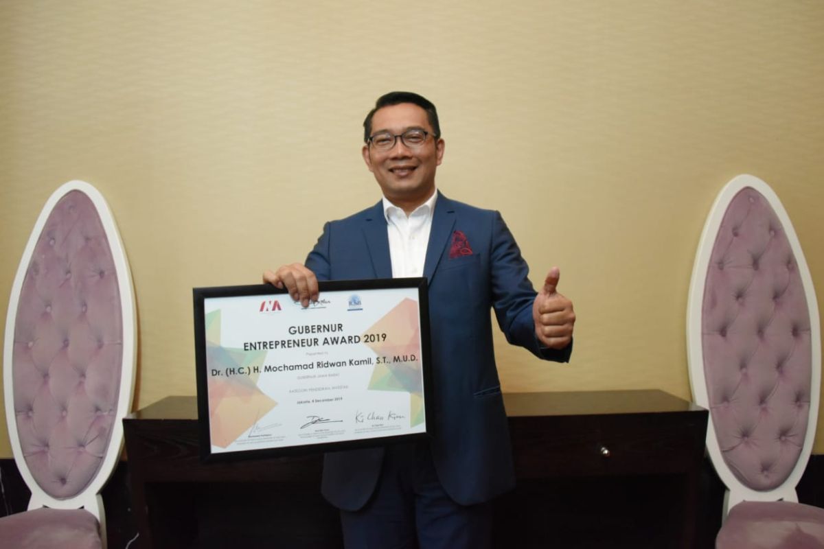 Ridwan Kamil raih Penghargaan Gubernur Entrepreneur Award 2019