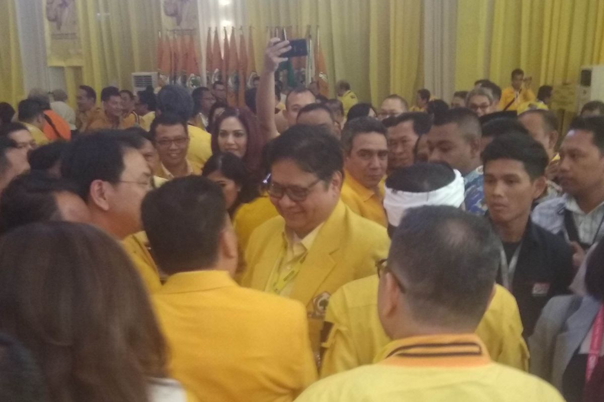 Golkar akan berikan posisi kehormatan kepada JK dan Luhut