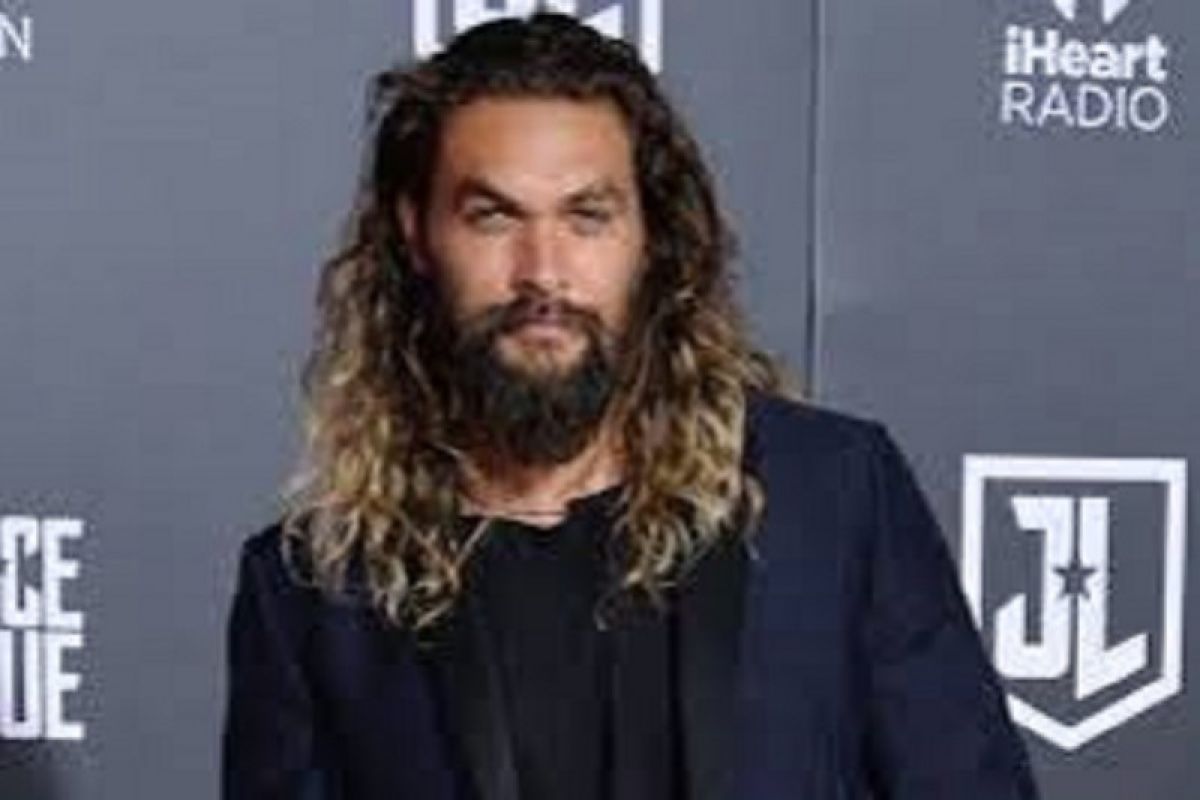 Jason Momoa tegur Chris Pratt gara-gara gunakan botol air plastik sekali pakai