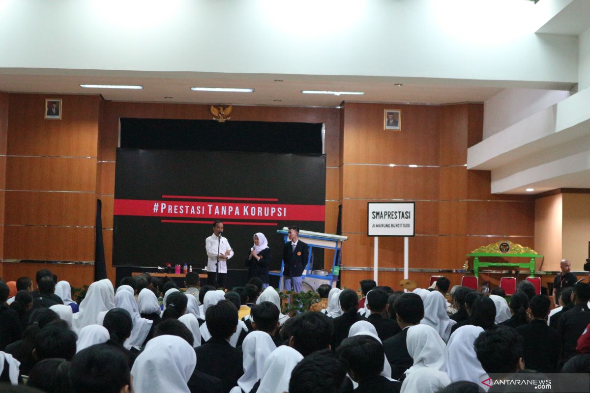 Siswa SMK tanya hukuman mati bagi koruptor ke Presiden Jokowi