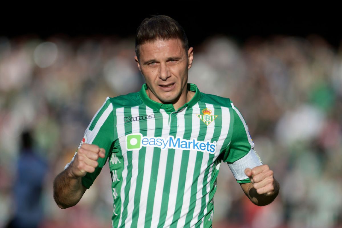 Pemain Betis tertua ini cetak hattrick di La Liga