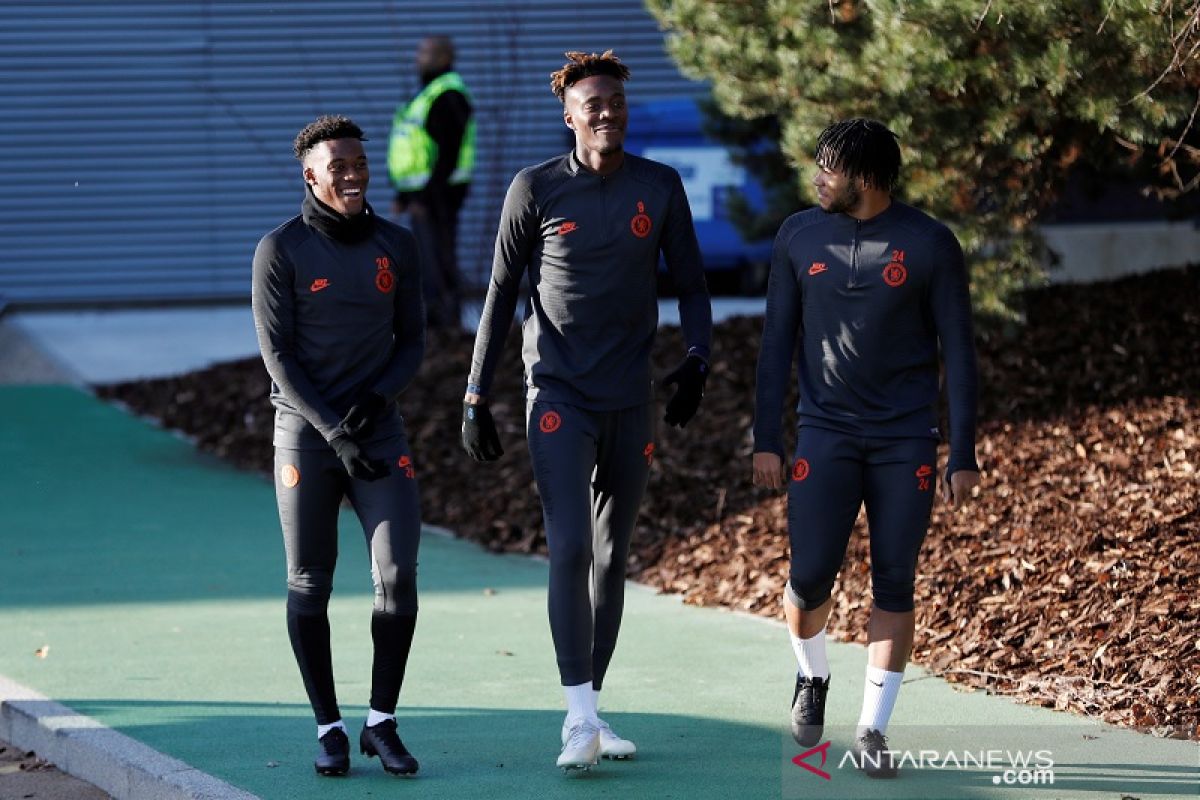 Penyerang Chelsea Callum Hudson-Odoi positif corona