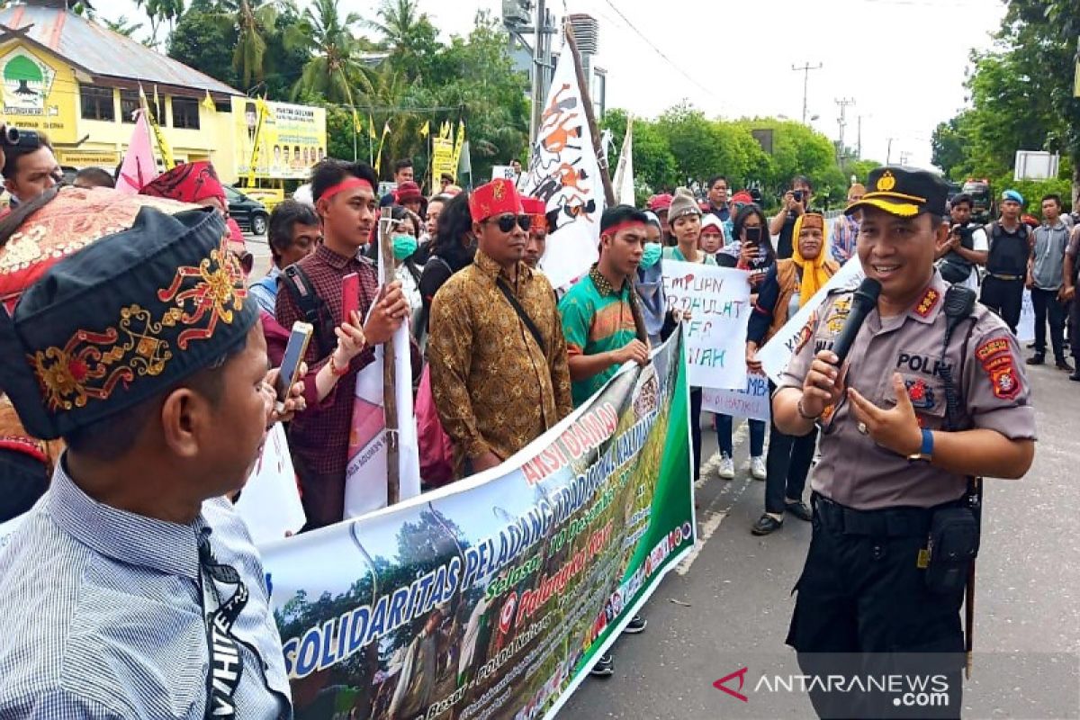 Warga Dayak desak polisi bebaskan peladang yang ditangkap