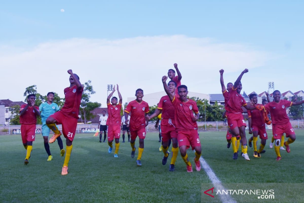 Calon Ketua Asprov di NTT ini lelang baju legenda timnas untuk disumbangkan bagi atlet PON Papua