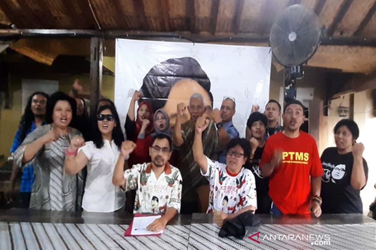 Gibran bersama 1.000-an relawan yang naik 20 bus daftar DPP PDIP