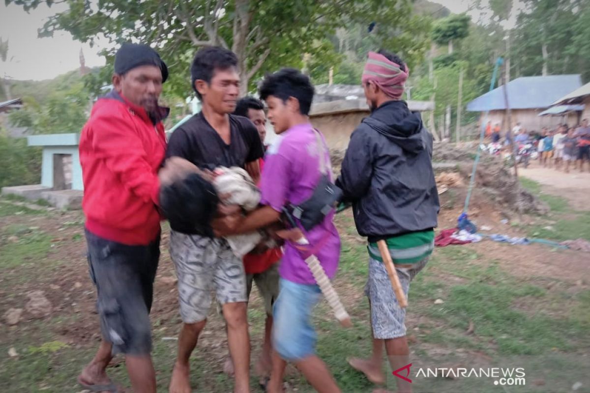 Seorang ibu dan anak kandungnya tewas di sambar petir