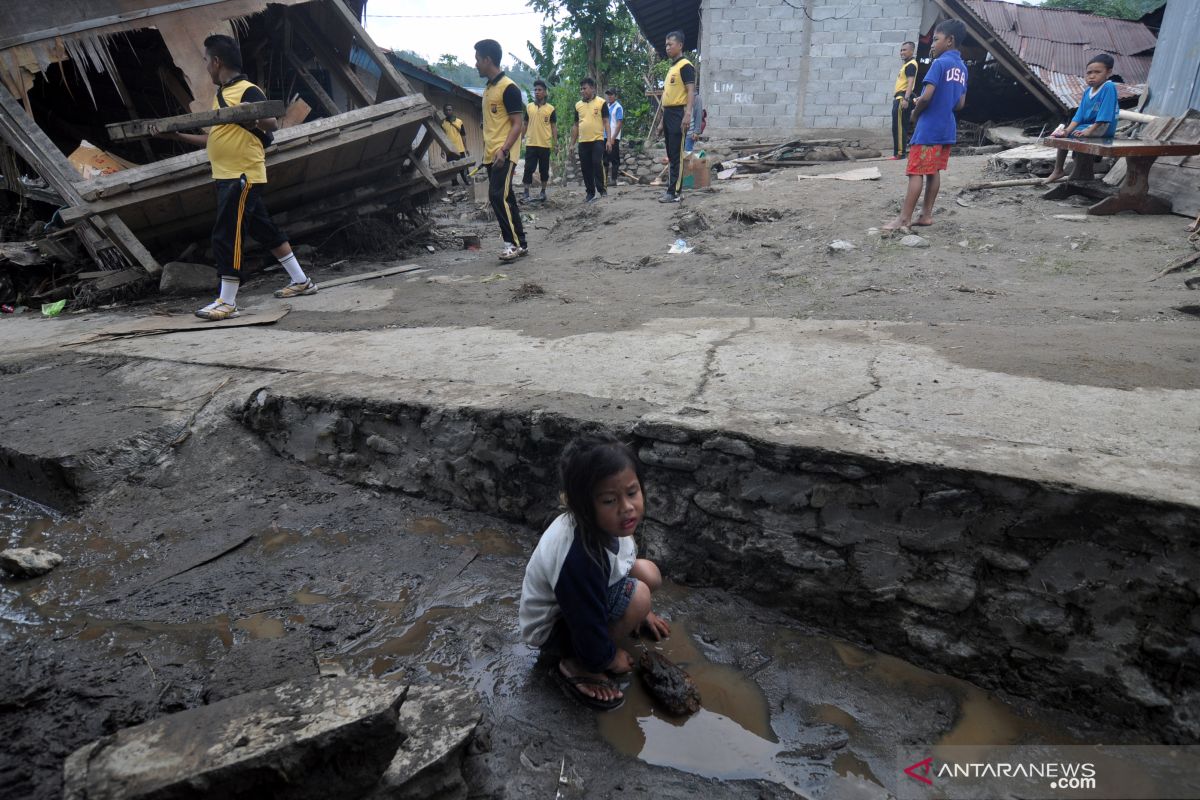 Bupati minta penyaluran bantuan korban banjir Kulawi lewat posko induk