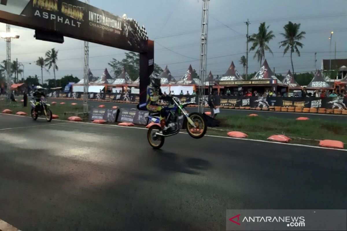 Puluhan pembalap bersaing "Trial Game Asphalt International"