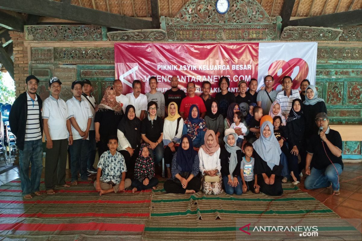 Jalin keakraban, keluarga besar ANTARA Biro Jateng gelar "Family Gathering"