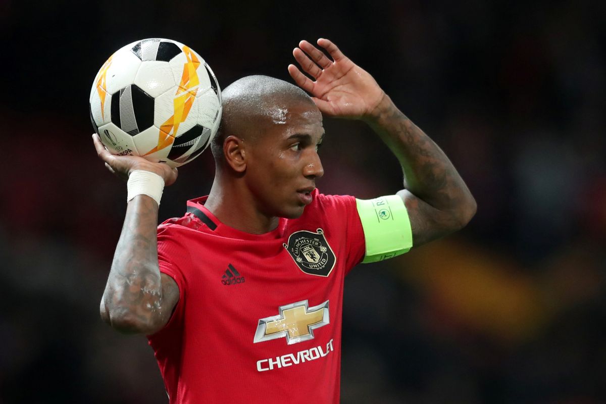 Ashley Young akan hengkang dari MU