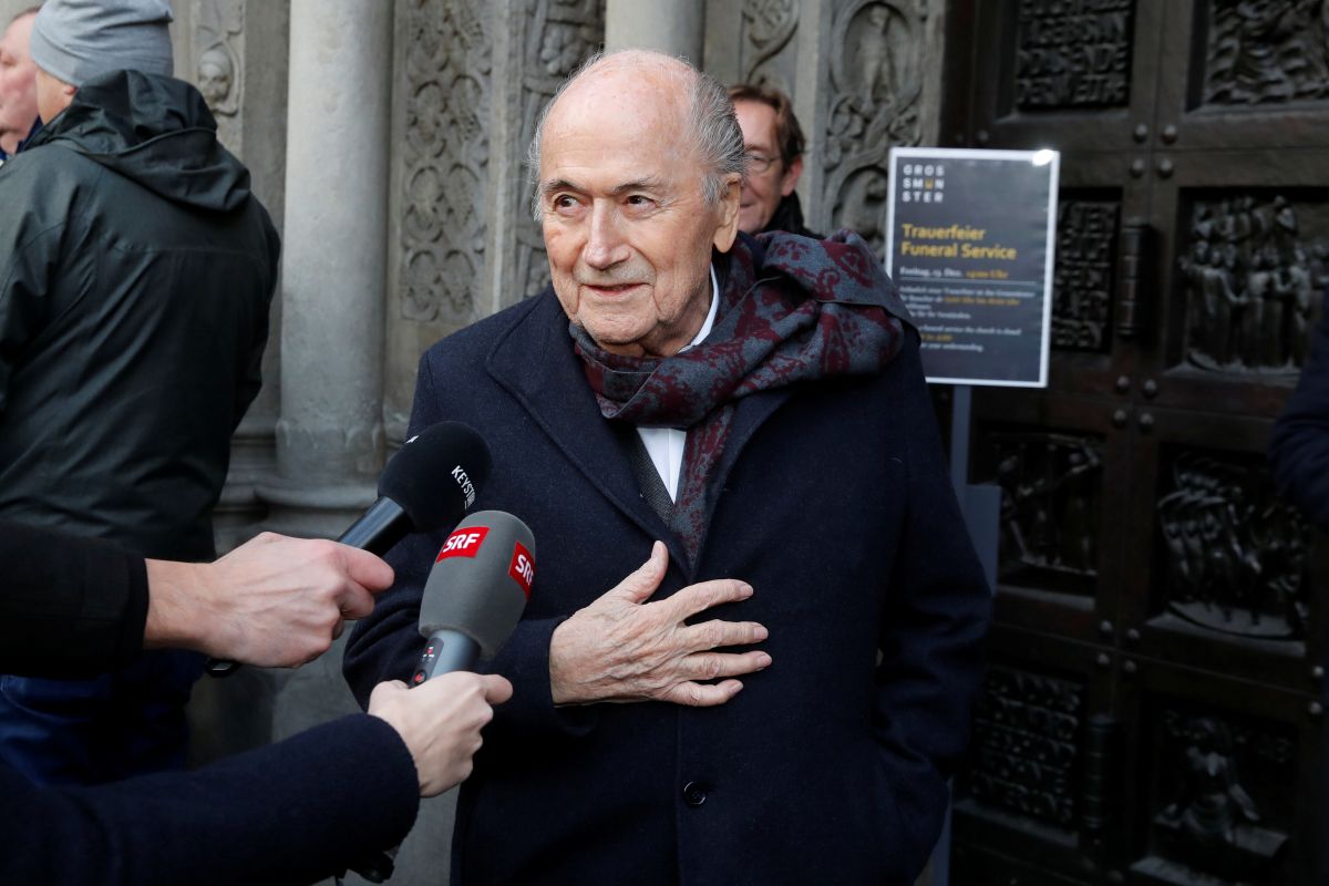 FIFA gugat  Sepp Blatter dan Michel Platini