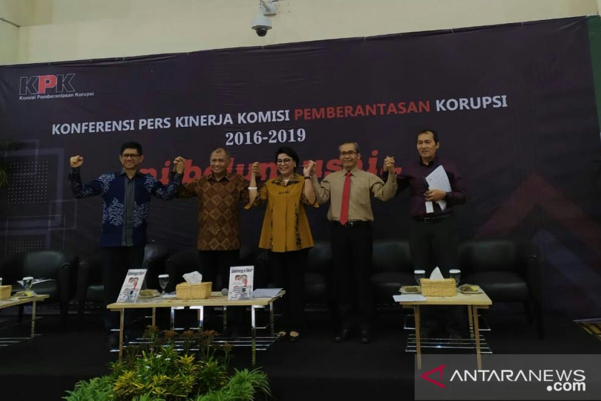 Laode Syarif harapkan pimpinan KPK baru tidak hentikan kasus belum tuntas