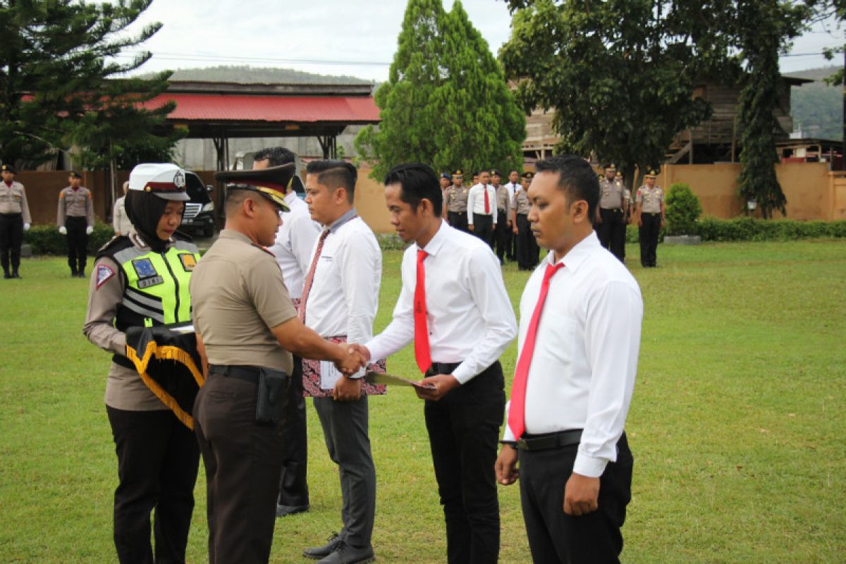 Empat Polisi dapat penghargaan atas pengungkapan kasus korupsi