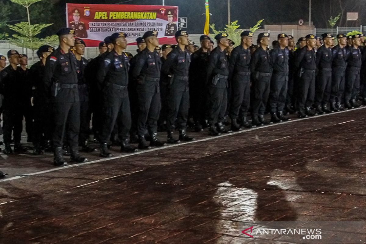 Keluarga tunggu kedatangan jenazah Brimob Riau gugur di Papua