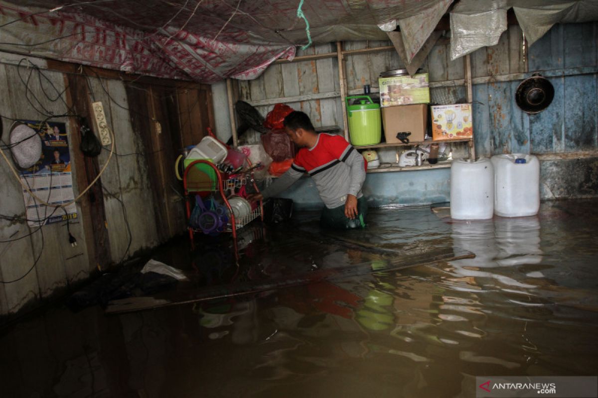 Enam warga meninggal akibat banjir dan longsor di Riau