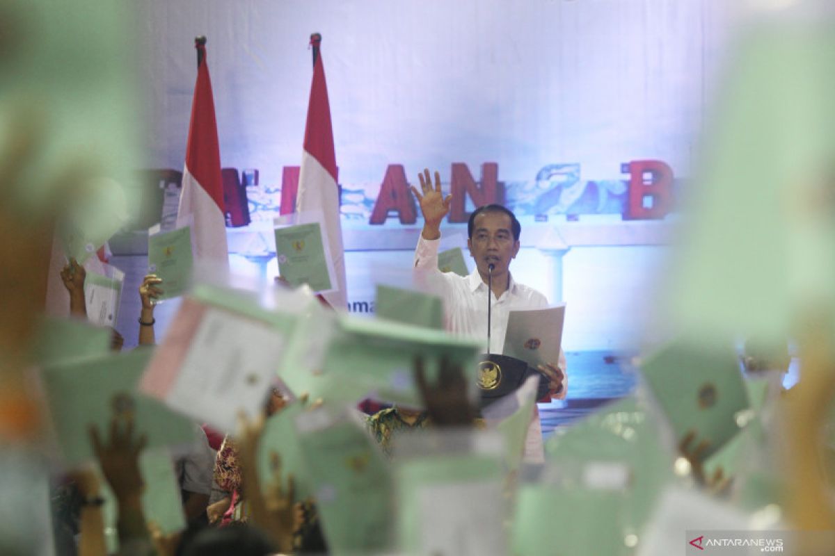 Presiden Jokowi ungkap alasan setiap ke daerah selalu bagi-bagi sertifikat