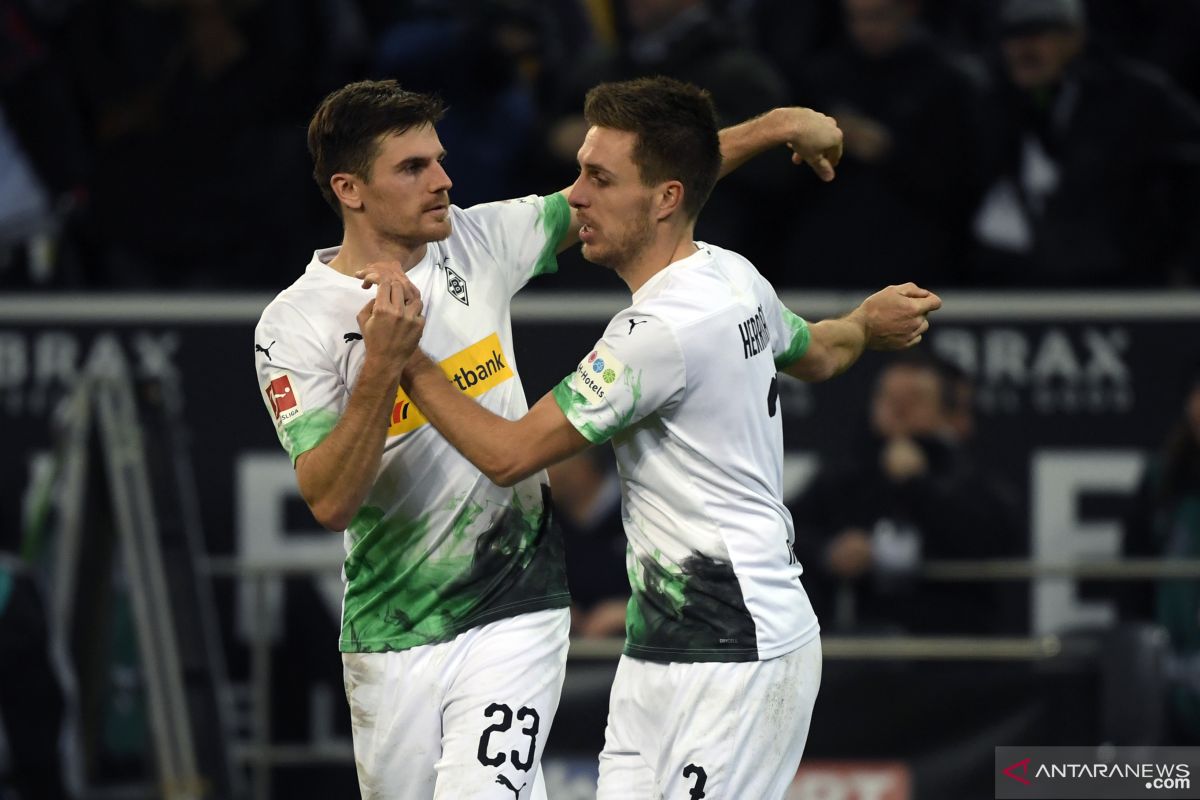 Gladbach tempel Leipzig di puncak klasemen